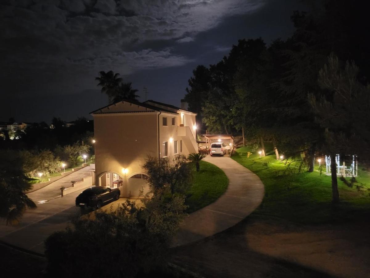 Casale Angela Apartment Torrevecchia Teatina ภายนอก รูปภาพ